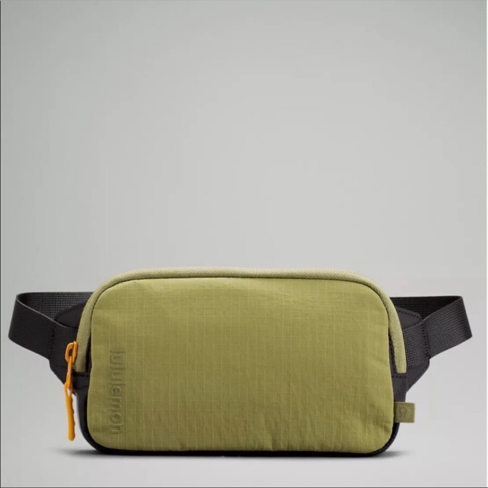 Mini everywhere belt bag lululemon bronze green/black